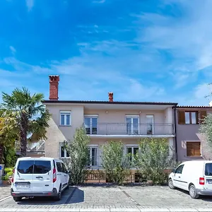 Jure Apartman